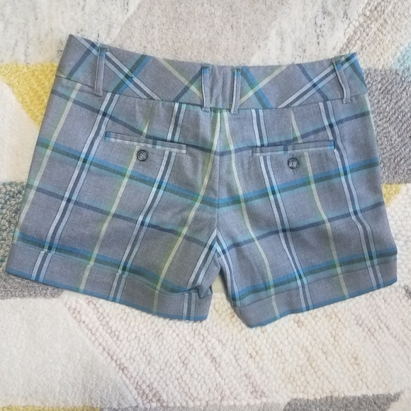 Limited Plaid Shorts 2 - Picture 3 of 3